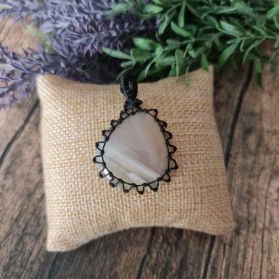 Agate naturelle pendentif macrame