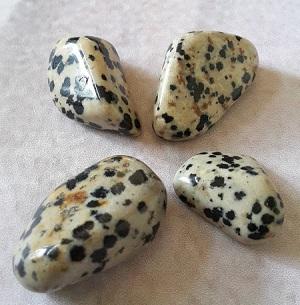 Jaspe dalmatien pierre roulee 1