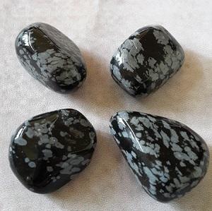 Obsidienne flocons neige pierre roulee
