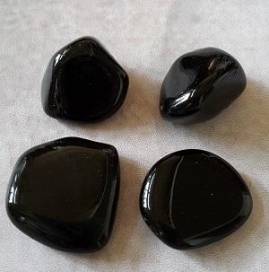 Obsidienne noire pierre roulee