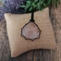 Quartz rose pendentif macrame 1